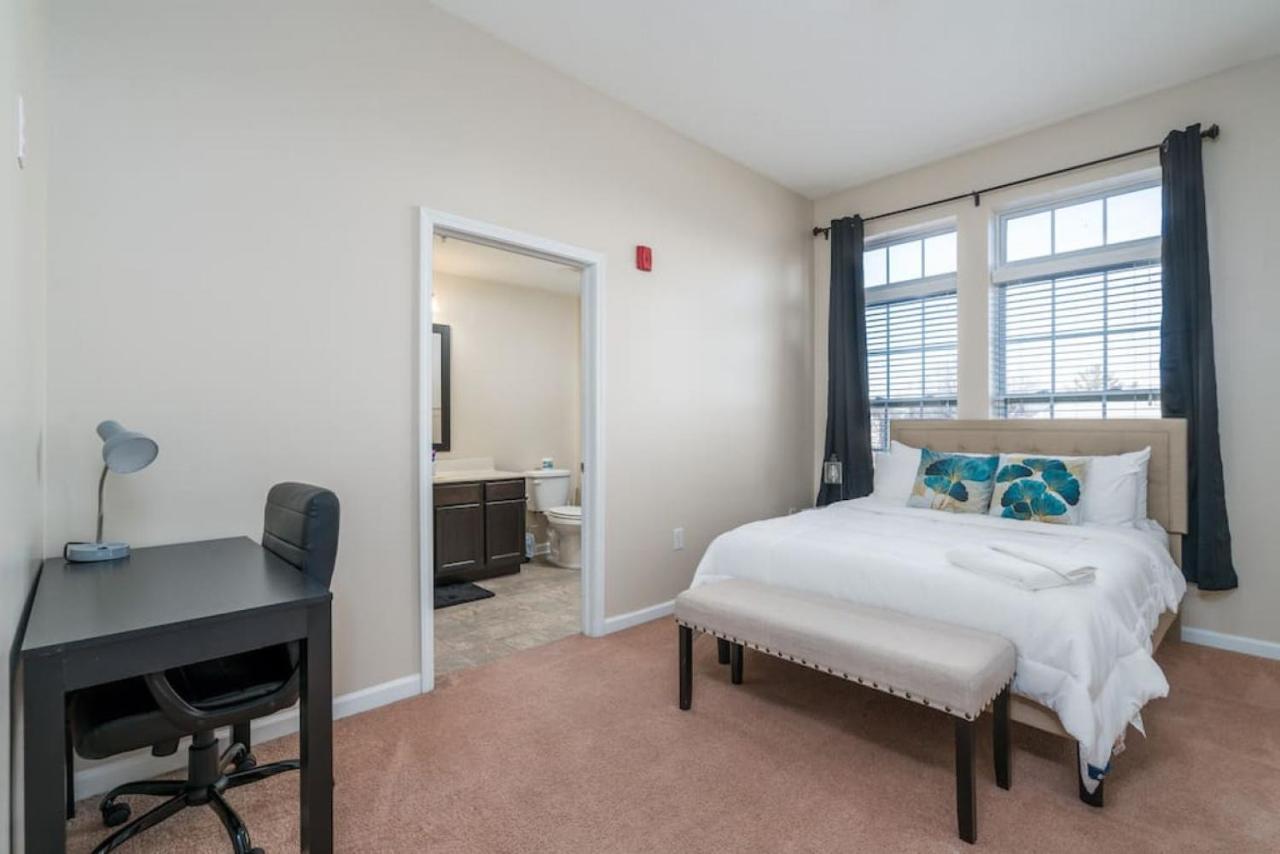 Private Bedroom Downtown Indy - Shared Indianapolis Eksteriør billede