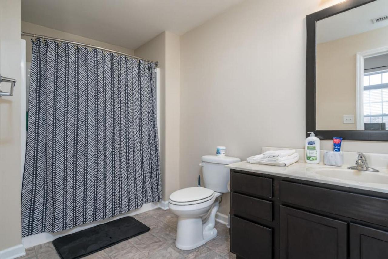 Private Bedroom Downtown Indy - Shared Indianapolis Eksteriør billede